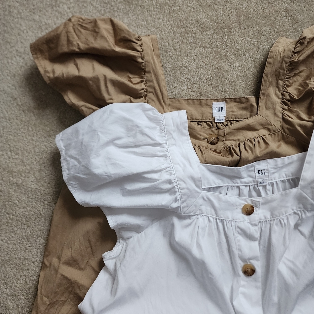 GAP White and Tan Puff Sleeve Blouses